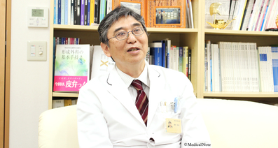 やけど跡に残る「ひきつれ」 その発生メカニズムや治療方法とは?