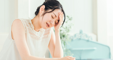 片頭痛の定義と概要を詳しく解説。偏頭痛との違いは？