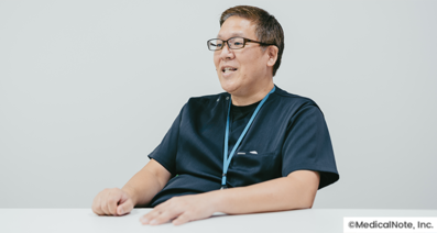 “歩き始めの膝の痛み”が起こる変形性膝関節症とは——原因から治療法まで解説