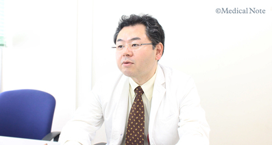 子どもがけいれん、ひきつけを起こしたらどう対応する？救急車は呼ぶべき？